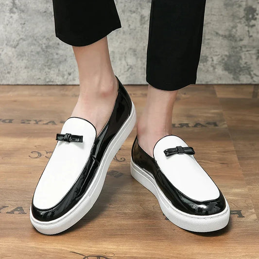 Lyndon - Fashionable loafers in two-colour design with buckle